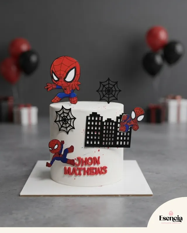 Torta de spider-man en la ciudad
